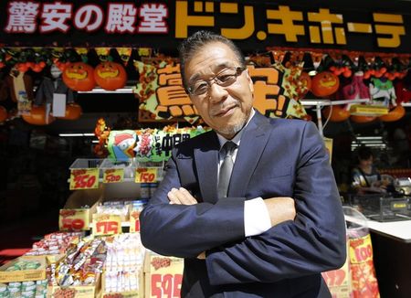 © Reuters. File photo of Japanese discount store operator Don Quijote Holdings CEO Takao Yasuda at Don Quijote's central branch store in Tokyo