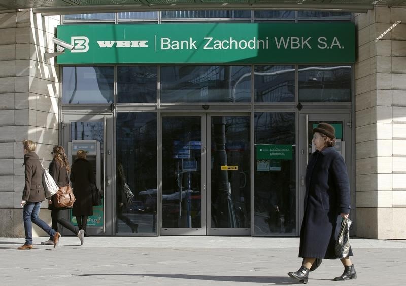 &copy; Reuters Santander pone en marcha la venta de un 2% de su filial polaca