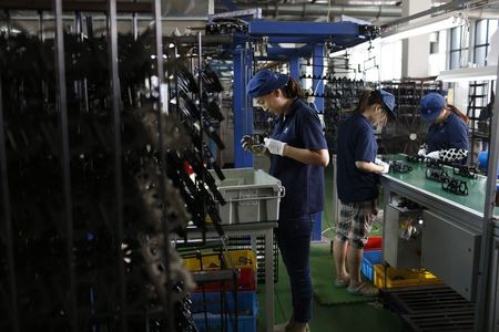 © Reuters. Employees work at a factory inside the JAPIC, in Danyang