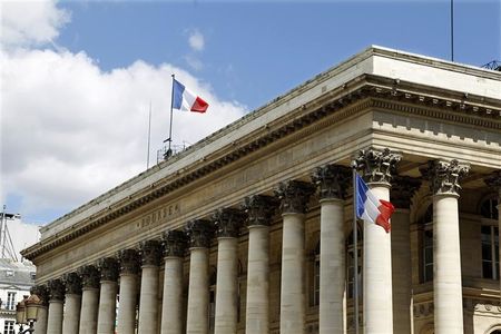 © Reuters. LES BOURSES EUROPÉENNES SE REPLIENT LÉGÈREMENT À LA MI-SÉANCE