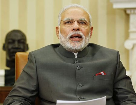 © Reuters. India's PM Narendra Modi speaks during his meeting with U.S. President Barack Obama at the White House in Washington