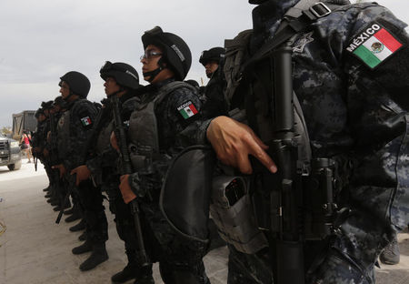 © Reuters. مصدر حكومي:المكسيك تلقي القبض على أحد اباطرة تجارة المخدرات