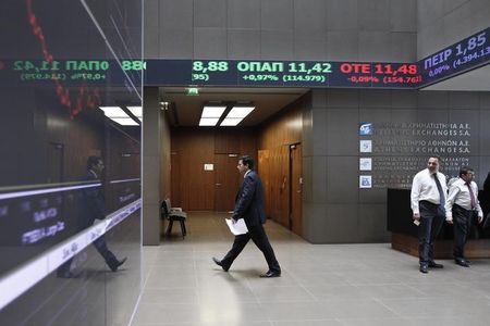 © Reuters. A man makes his way inside the reception hall of the Greek Stock Exchange in Athens