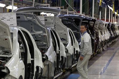 © Reuters. Employee of Fiat SpA works on a 