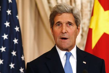 © Reuters. U.S. Secretary of State John Kerry delivers remarks before meeting with China's Foreign Minister Wang Yi in Washington