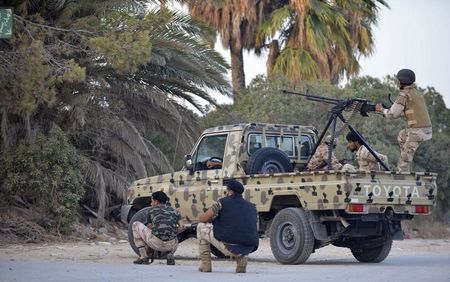 © Reuters. مقتل نحو 30 جنديا ليبيا في تفجير انتحاري مزدوج واشتباكات ببنغازي