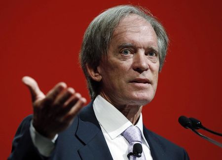 © Reuters. Bill Gross, co-founder and co-chief investment officer of Pacific Investment Management Company (PIMCO), speaks at the Morningstar Investment Conference in Chicago