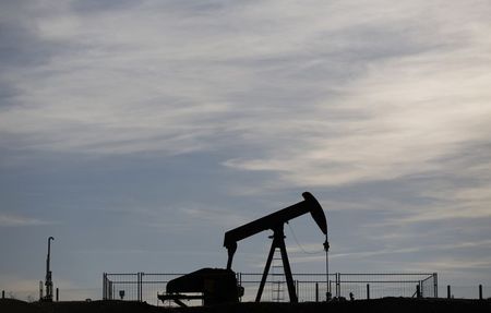 © Reuters. Нефтяной станок-качалка 
