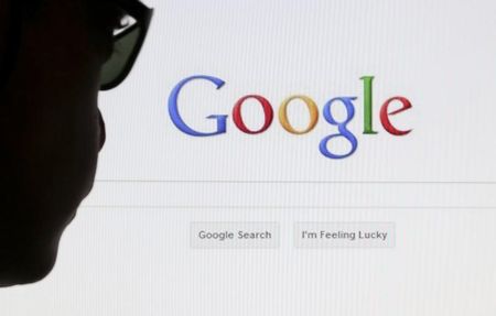 © Reuters. Podrían demandar a Google por fotos de famosas desnudas, según un medio