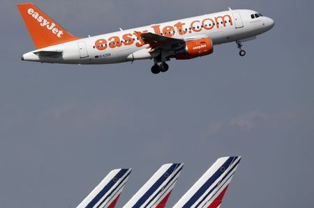 © Reuters. Easyjet mejora sus previsiones y lidera repunte bolsas europeas el viernes