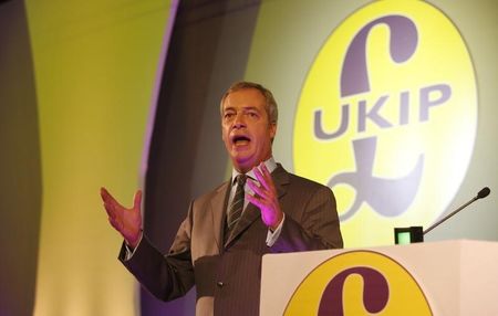 © Reuters. The leader of the United Kingdom Independence Party Nigel Farage delivers his speech at the party's annual conference at Doncaster Racecourse in Doncaster