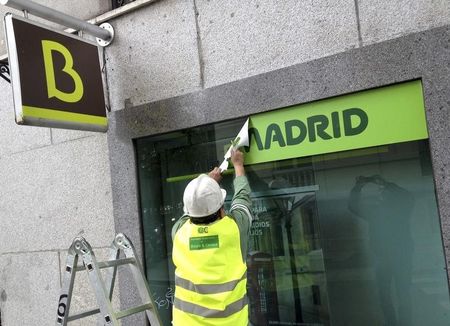 © Reuters. Hacienda investigará uso de tarjetas opacas en grandes empresas 