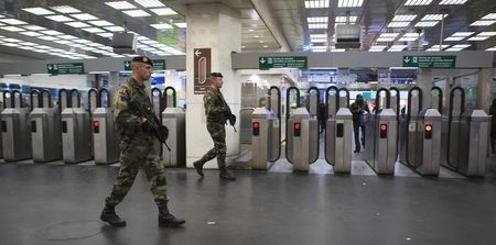 © Reuters. ANNULATION D'UN VOYAGE SCOLAIRE À PARIS DE PEUR D'UN ATTENTAT