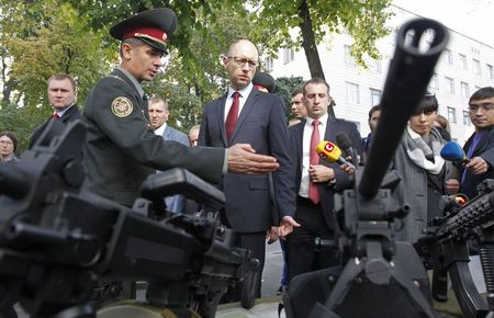 © Reuters. Il premier ucraino Arseny Yatseniuk a Kiev