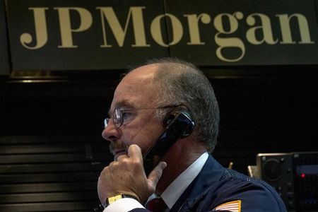 © Reuters. JPMorgan Chase trader Frederick Reimer works in the company's stall on the floor of the New York Stock Exchange