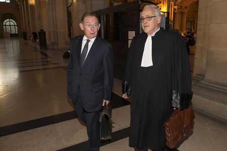 © Reuters. Former EADS co-chief executive Noel Forgeard and lawyer Olivier Gutkes arrive for the start of Airbus insider trading trial at Paris court,