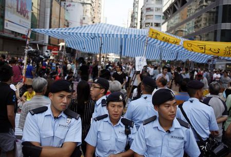 © Reuters. LES MANIFESTANTS DE HONG KONG SE REGROUPENT DANS LE QUARTIER FINANCIER