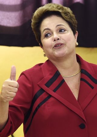 © Reuters. Presidente Dilma Rousseff, candidata à reeleição pelo PT, após registrar seu voto em Porto Alegre