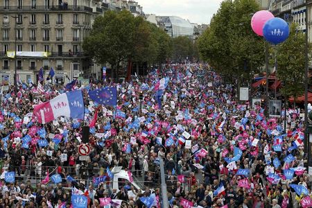 © Reuters. LA “MANIF POUR TOUS” DE RETOUR DANS LA RUE