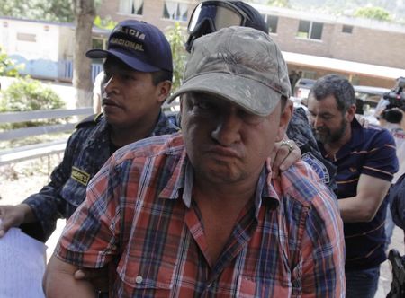 © Reuters. هندوراس تعتقل اثنين من زعماء عصابة مخدرات في أمريكا الوسطى