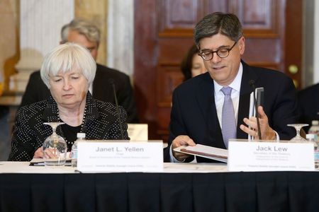 © Reuters. Yellen and Lew arrive to participate in a meeting of the Financial Stability Oversight Council at the Treasury Department in Washington