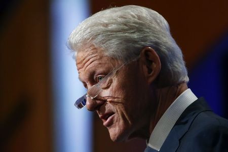 © Reuters. Former U.S. President Bill Clinton speaks during the plenary session titled "Cities as Labs of Innovations" at the Clinton Global Initiative 2014 (CGI) in New York