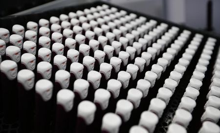 © Reuters. Injection-pens for the newly launched diabetes drug Lyxumia are pictured at a manufacturing site of French drugmaker Sanofi in Frankfurt