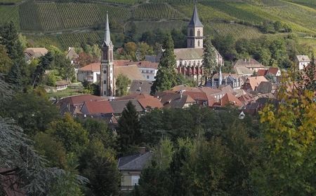 © Reuters. LES COLLECTIVITÉS LOCALES SE REBIFFENT