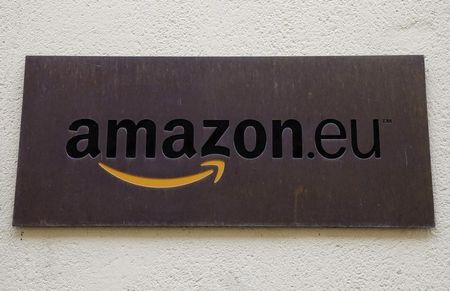 © Reuters. Reguladores de UE analizarán los acuerdos fiscales de Amazon y Luxemburgo
