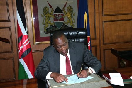 © Reuters. Kenya's President Uhuru Kenyatta invokes article of the constitution appointing Deputy President William Ruto as acting President while he attends the ICC status conference at the Hague in a ceremony at his office in capital Nairobi