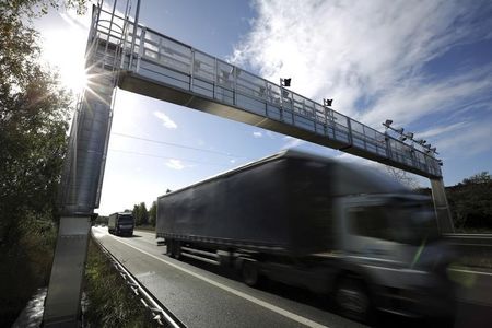 © Reuters. LES TRANSPORTEURS ROUTIERS PRÉVOIENT UNE MOBILISATION ANTI-ÉCOTAXE À PARTIR DE LUNDI