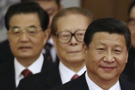 © Reuters. China's President Xi Jinping walks with retired leaders Jiang Zemin and Hu Jintao as they arrive at the National Day Reception to mark the 65th anniversary of the founding of People's Republic of China, in Beijing