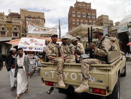 © Reuters. مقتل أربعة جنود يمنيين في هجوم للقاعدة على مدينة البيضاء الجنوبية