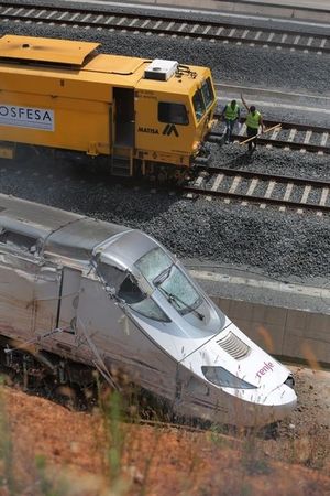 © Reuters. Levantan las imputaciones a la cúpula de ADIF por el accidente de Santiago