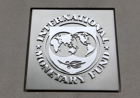 © Reuters. صندوق النقد الدولي يخفض توقعاته للنمو في الشرق الأوسط