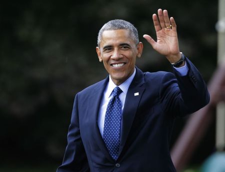 © Reuters. US President Obama departs White House for Democratic Party fund raisers in New York City and Connecticut