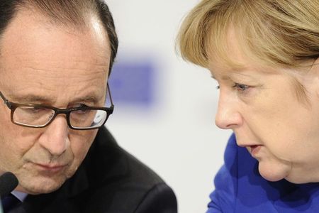 © Reuters. HOLLANDE PARLE CROISSANCE À LA CONFÉRENCE DE L'UE SUR L'EMPLOI