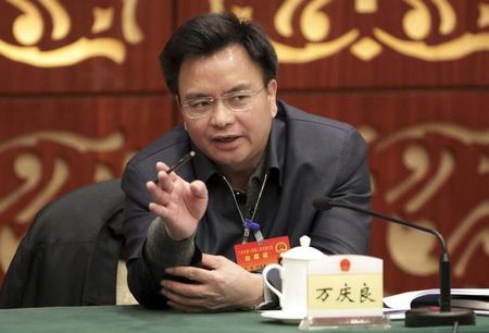 © Reuters. Wan, Communist Party Secretary of Guangzhou, gestures as he speaks at a meeting in Guangzhou