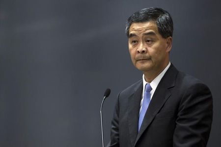 © Reuters. Hong Kong's Chief Executive Leung Chun-ying speaks during a news conference in Hong Kong