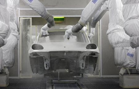 © Reuters. Robot arms coat a Porsche Macan at the new plant in the eastern German city of Leipzig