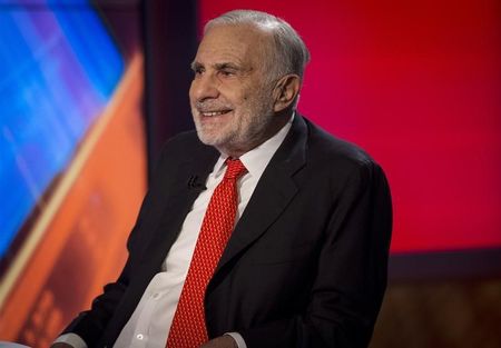 © Reuters. Carl Icahn gives an interview on FOX Business Network's Neil Cavuto show in New York