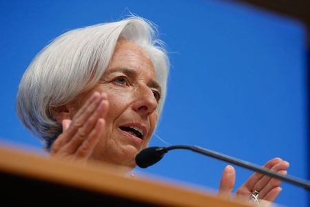 © Reuters. Lagarde holds a news conference during the IMF-World Bank annual meetings in Washington