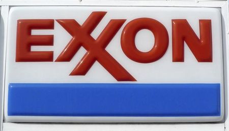 © Reuters. Exxon corporate logo is pictured at a gas station in Arlington