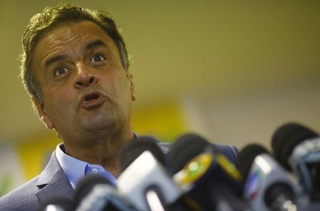 © Reuters. Candidato do PSDB à Presdiência, Aécio Neves, em entrevista no Rio de Janeiro