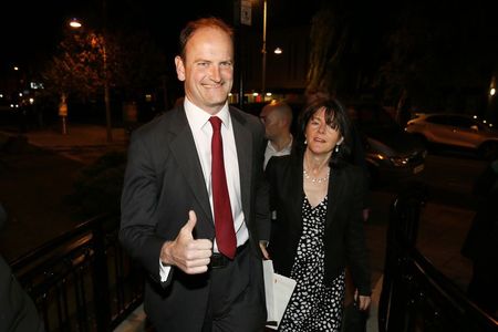 © Reuters. United Kingdom Independence Party (UKIP) candidate Carswell and his wife Clementine arrive at the Town Hall in Clacton-on-Sea in eastern England