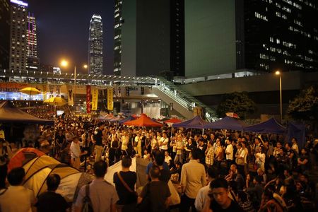 © Reuters. Manifestantes pró-democracia se aglomeram na região central de Hong Kong