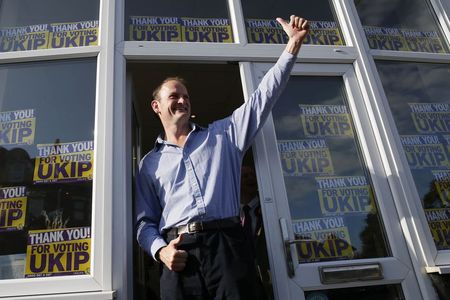 © Reuters. LE PARTI EUROPHOBE UKIP FAIT SON ENTRÉE À LA CHAMBRE DES COMMUNES