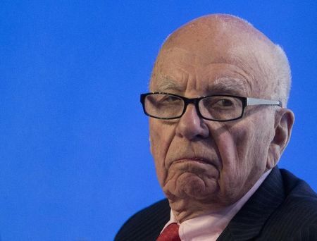 © Reuters. Murdoch, executive chairman of News Corporation, reacts during a panel discussion at the B20 meeting of company CEOs in Sydney