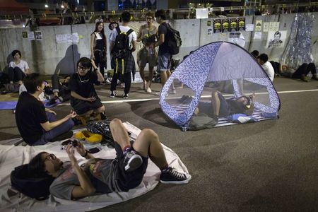 © Reuters. Los activistas prodemocracia se preparan para protesta larga en Hong Kong