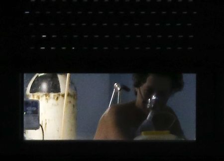 © Reuters. Dada de alta una enfermera que tuvo fiebre en el hospital Carlos III